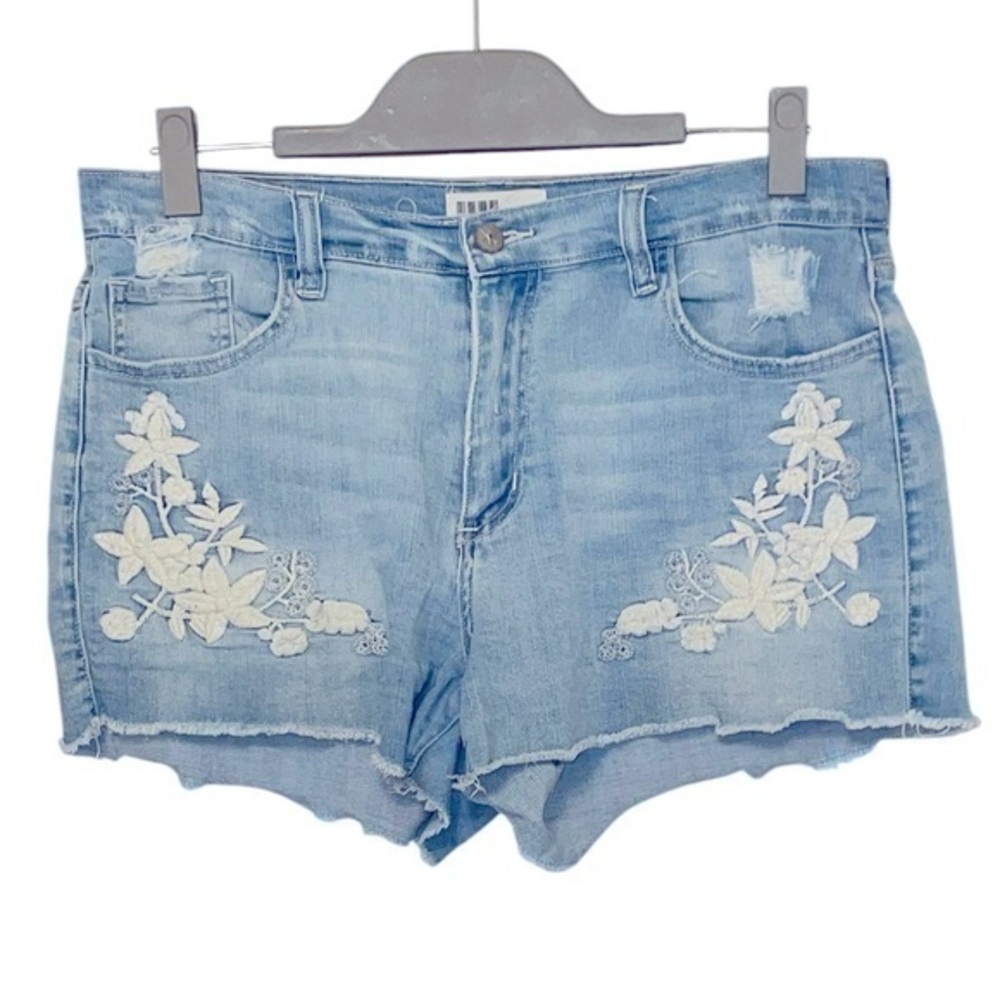 NA Xxxx TU White Floral Embroidered Denim Blue Cutoff Jean Shorts Jorts